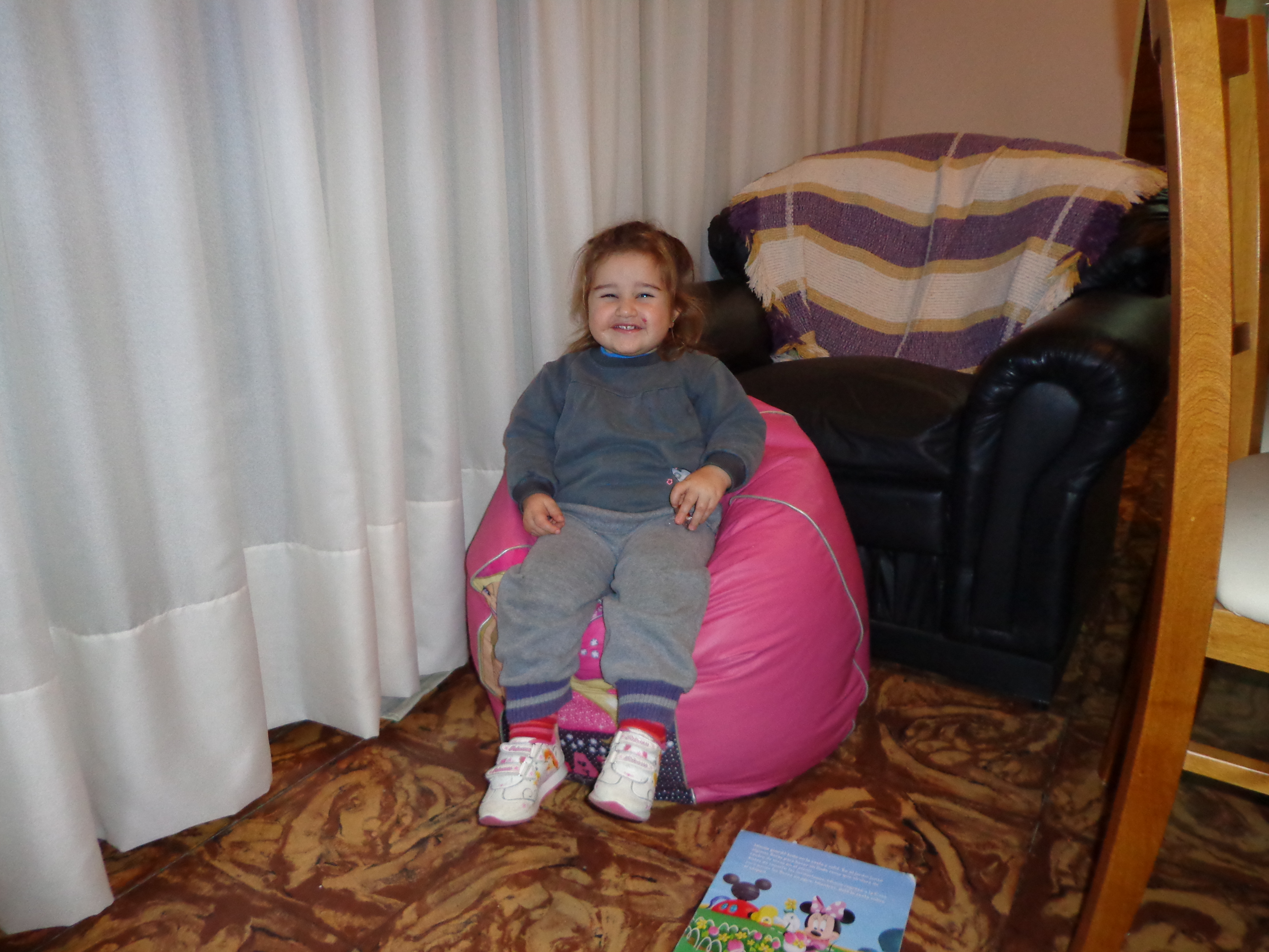 fotos/2012-12-25 - Iara en la casa de la abuela mirta/DSC00016.JPG